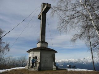 La maestosa croce di vetta.