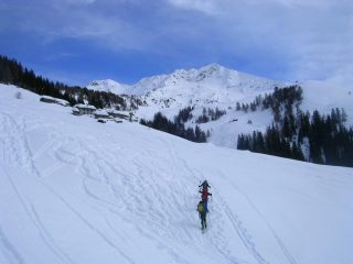 salendo al Monte Lago