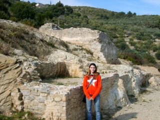Cry tra le rovine romane