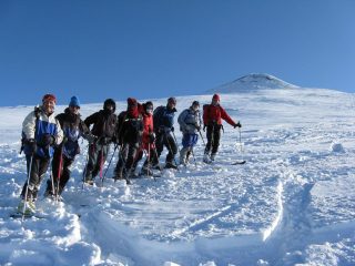 Gli evergreen con Tom e l'Etna sulla sfondo