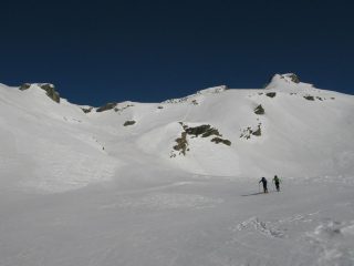 Quota 2507-sulla sx la barra rocciosa 