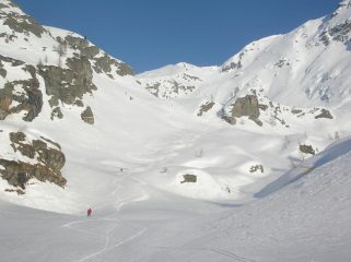 In discesa nella parte alta del Vallone di Tourisson.