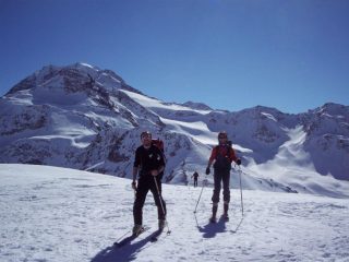 arrivo in vetta con sfondo del Senggchuppa e del Fletschorn