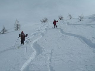 inizia la discesa, neve fonda ma bella
