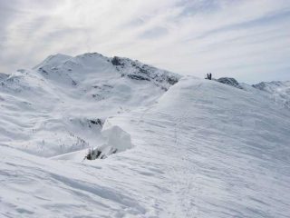 La cornice sommitale