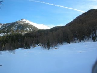 La Punta Chermontane da Chapierux (1545m) all' inizio del pianoro di Clavalitè.
