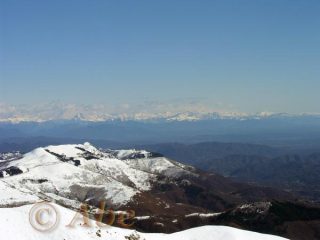 Sullo sfondo: Legnone, Grigne ed Arera.