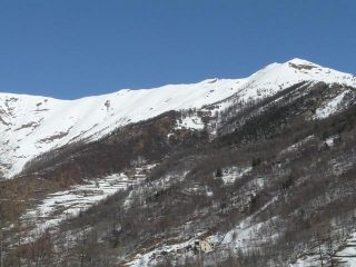 la cresta di salita vista dalla strada per Salza