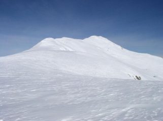 la cresta spartiacque sotto la cima pittè