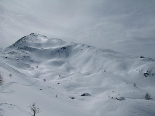 Cima delle Lose e sulla destra la spalla di salita