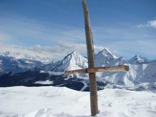 bec Nona e mont Emilius messi in croce