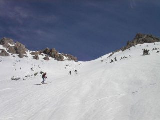 salendo l'ampio canalone SW