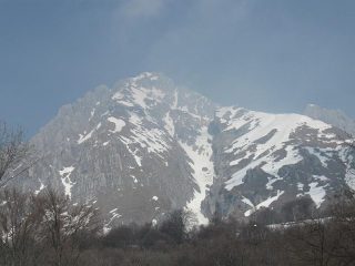la grignetta con al centro il canalone caimi dai resinelli