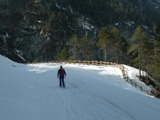discesa lungo la strada