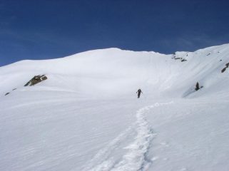 la cima sullo sfondo