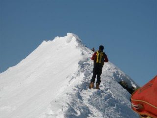 La cresta verso la cima