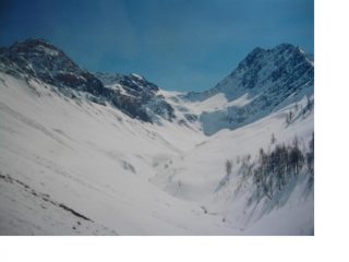 A sx la Tete de Secheron  la Guglia di Chambave e al centro il Colle Battaglione Aosta sempre dal Vallone dell'Armina