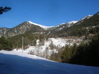 Il Barbeston (a sinistra) e l' abitato di Losson (1353m).