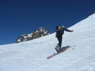 Giek quasi in vetta con lo sfondo delle Lobbie