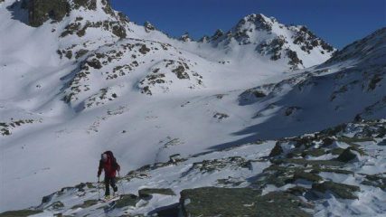Salita alla Malta, sullo sfondo la Trento e a dx il Passo S.Chiaffredo