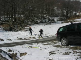 arrivo a due m. dalle auto!