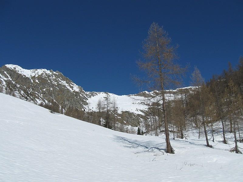 il versante di salita e la cima da quota 1700 m circa