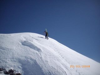 Max arriva in cima 