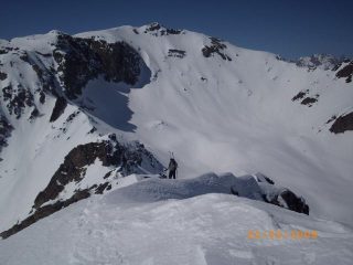 Super in cima, alle sue spalle il versante est del Boscasso