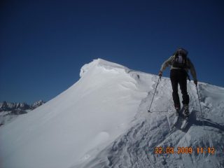 lungo la cresta sommitale