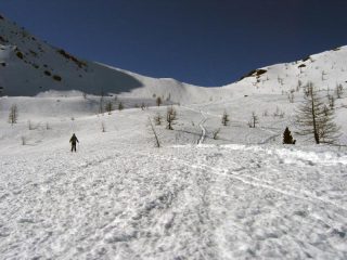 Il primo tratto dell'ultima discesa sotto il colle del Lago Bianco