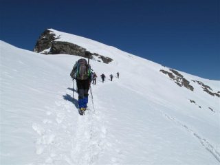 Sul crinale verso la vetta