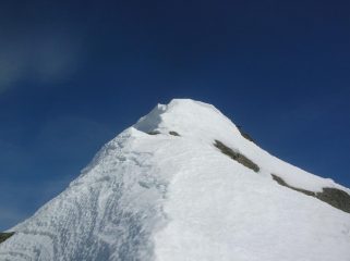 L' ultimo tratto di cresta sotto la cima.