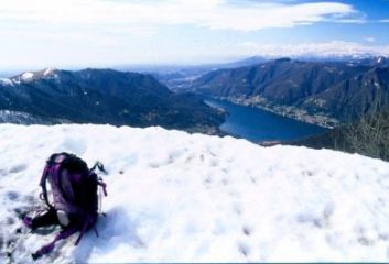 panorama dalla vetta del Palanzone verso il lago