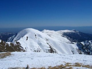 Spartiacque innevato verso la pianura....