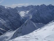 In primo piano il Piz Lunghin visto dalla cima del Grevasalvas