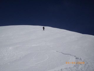 Max sul ripido pendio sotto la punta 