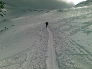 Osvaldo sale verso il colle del Breithorn