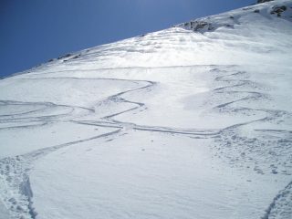 Neve bellissima scendendo i primi pendii