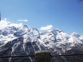 Vista di fronte al Santuario