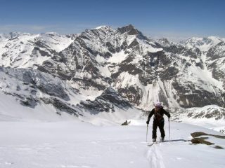 Michelino arriva in punta, sfondo Grande Rousse 