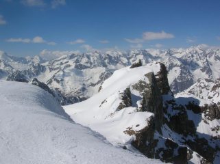 La Cima Franco Nebbia vista dalla sommità del Pisonet. 