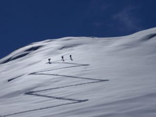 Per fortuna che c'è qualcuno davanti!