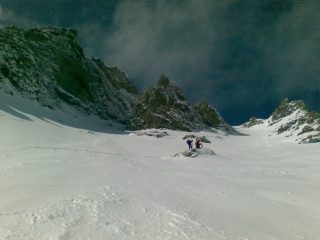 A sinistra il sinuoso canale centrale
