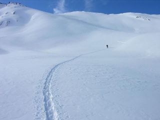 nel pianoro sotto gli ultimi pendii 