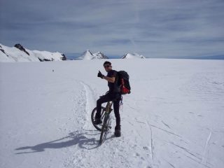 Il Colle del Breithorn, un fantastico pianoro pedalabile a 4000m !