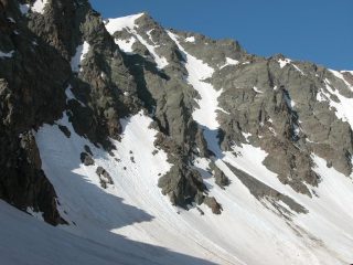 l'imponente versante Nord del Tenibres e il canale di salita (1-6-2003)