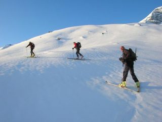 Salendo nel vallone del Lago Bianco