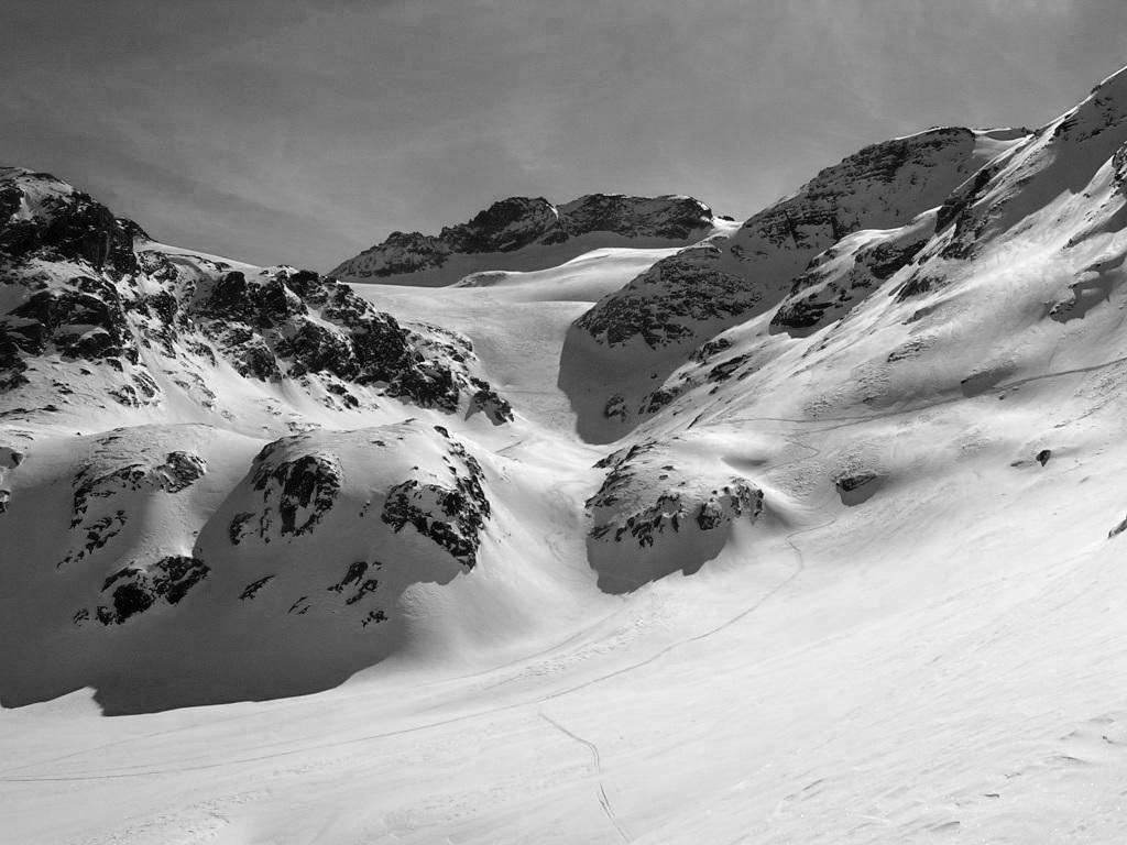 Il ghiacciaio dello Scalino visto dai pressi del passo di Campagneda