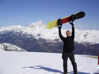 Luca esultante dopo tre settimane i astinenza da montagna