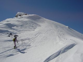 in prossimità della cima